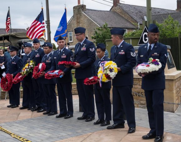 Wreath bearers from the 305th Air Mobility Wing (Image by Joint Base McGuire-Dix-Lakehurst)