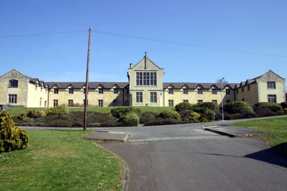 Cedar House, the former Thraspton Workhouse, in 2007.
Image by Richard Dear, Creative Commons License BY-SA 2.0,